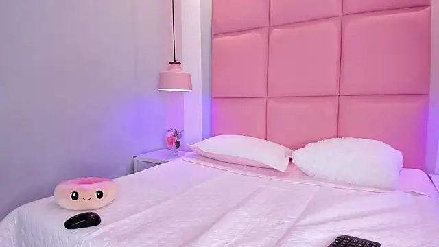 JulianaValencia online show from March 14, 1:22 am