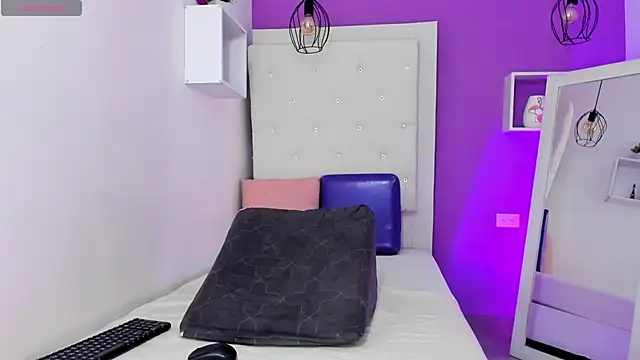 Horny ebonys online show from November 20, 7:47 pm