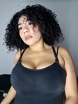 Snapshot of Yerystar chatting on January 18, 10:24 pm Yerystar online show from January 18, 10:24 pm