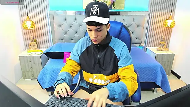 Snapshot of SamBlack_ chatting on February 17, 3:31 pm SamBlack online show from February 17, 3:31 pm