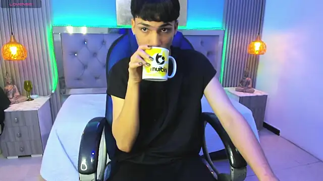 Snapshot of SamBlack_ chatting on June 26, 2:12 pm SamBlack online show from June 26, 2:12 pm