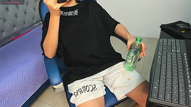 Snapshot of SamBlack_ chatting on February 3, 12:32 pm SamBlack online show from February 3, 12:32 pm