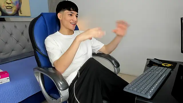 Snapshot of SamBlack_ chatting on June 12, 12:36 pm SamBlack online show from June 12, 12:36 pm