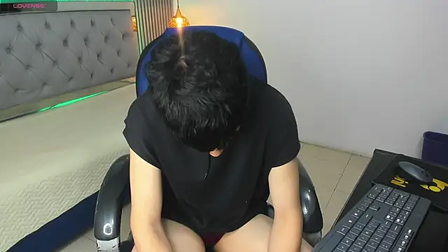 Snapshot of SamBlack_ chatting on June 19, 1:39 pm SamBlack online show from June 19, 1:39 pm