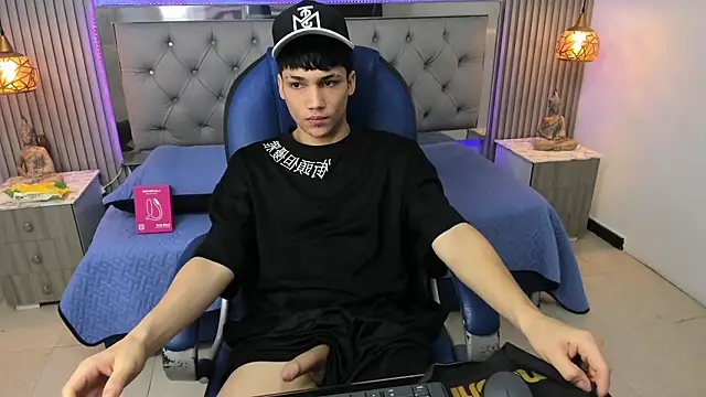 Snapshot of SamBlack_ chatting on February 19, 12:46 pm SamBlack online show from February 19, 12:46 pm