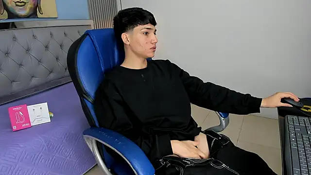 SamBlack  online show from April 15, 12:42 pm