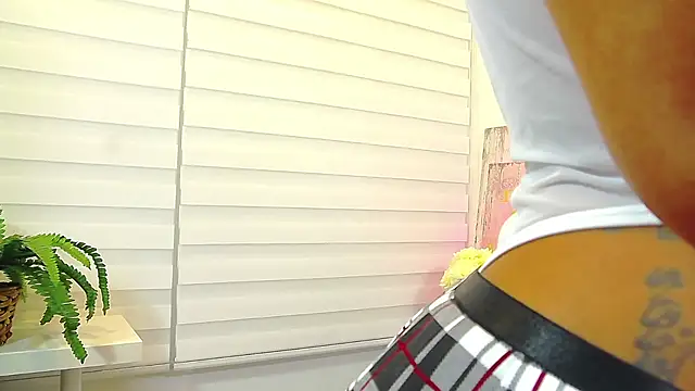 Snapshot of ParisRoux chatting on October 21, 8:08 pm ParisRoux online show from October 21, 8:08 pm