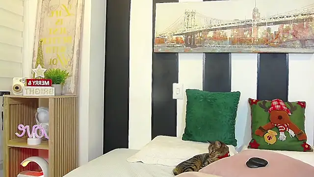 ParisRoux online show from December 18, 8:23 pm