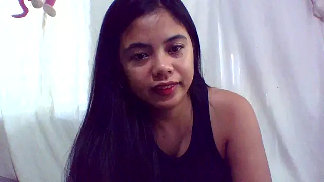 Snapshot of sweet_heaven00 chatting on October 14, 2:12 am sweet heaven00 online show from October 14, 2:12 am