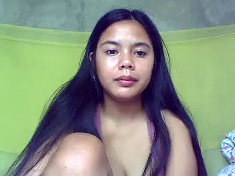 Snapshot of sweet_heaven00 chatting on October 17, 1:53 am sweet heaven00 online show from October 17, 1:53 am