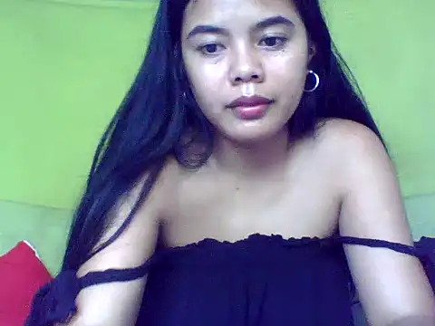 Snapshot of sweet_heaven00 chatting on October 16, 2:09 am sweet heaven00 online show from October 16, 2:09 am