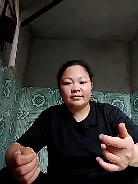 Snapshot of MaySweetb chatting on December 15, 4:29 am MaySweetb online show from December 15, 4:29 am