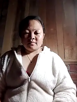 Snapshot of MaySweetb chatting on November 2, 1:10 am MaySweetb online show from November 2, 1:10 am