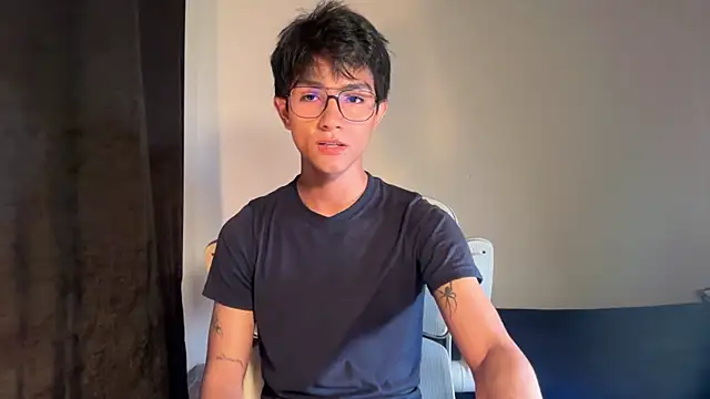 Snapshot of Angel_bunny2 chatting on November 22, 12:32 am Angel bunny2 online show from November 22, 12:32 am