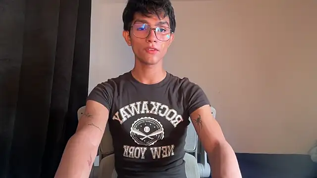 Snapshot of Angel_bunny2 chatting on November 8, 3:32 am Angel bunny2 online show from November 8, 3:32 am