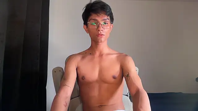 Snapshot of Angel_bunny2 chatting on November 7, 3:55 am Angel bunny2 online show from November 7, 3:55 am