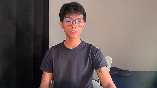 Snapshot of Angel_bunny2 chatting on November 6, 5:22 am Angel bunny2 online show from November 6, 5:22 am