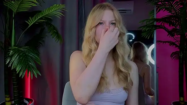 Snapshot of emilyshepar_d chatting on February 26, 6:02 am emilyshepar d online show from February 26, 6:02 am