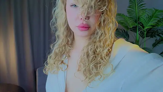 emilyshepar d online show from October 31, 2:19 am