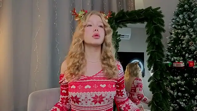 Snapshot of emilyshepar_d chatting on December 23, 3:17 am emilyshepar d online show from December 23, 3:17 am