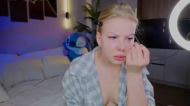 emilyshepar d online show from April 23, 2:29 am
