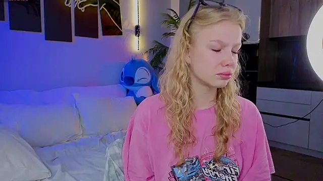 emilyshepar d online show from April 24, 2:02 am