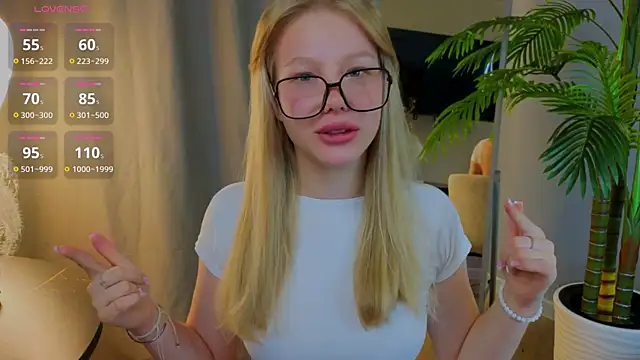 Snapshot of emilyshepar_d chatting on September 24, 1:57 am emilyshepar d online show from September 24, 1:57 am