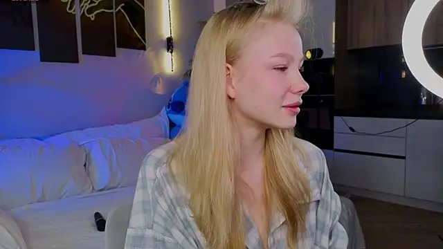 emilyshepar d online show from April 16, 3:29 am