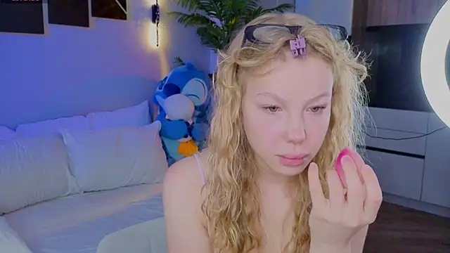 emilyshepar d online show from April 28, 2:27 am