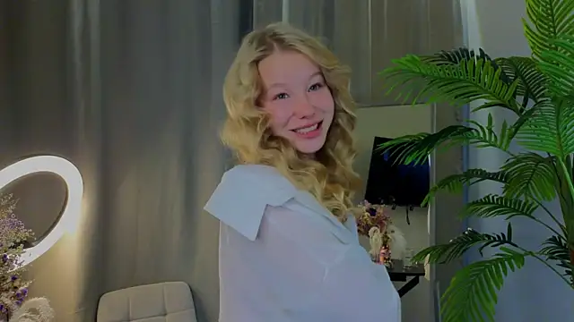 Snapshot of emilyshepar_d chatting on September 18, 1:41 am emilyshepar d online show from September 18, 1:41 am