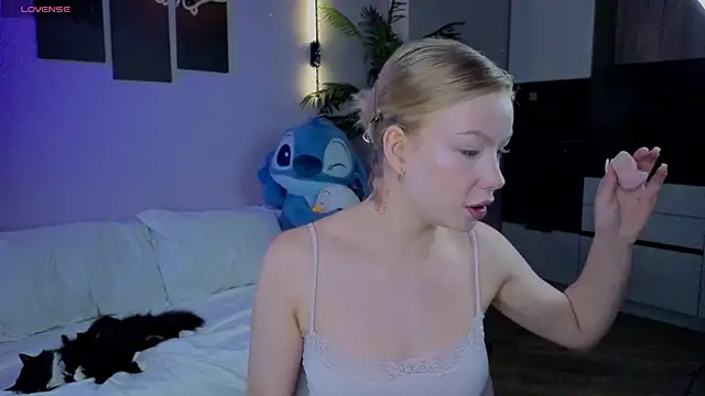 emilyshepar d online show from July 28, 2:30 am