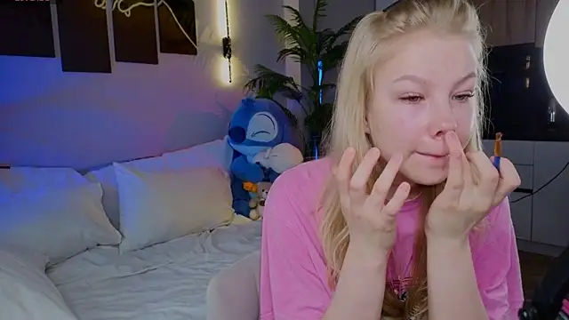 emilyshepar d online show from April 22, 2:18 am