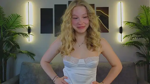 Snapshot of emilyshepar_d chatting on October 1, 2:06 am emilyshepar d online show from October 1, 2:06 am