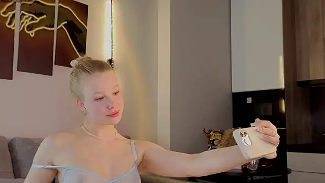 Snapshot of emilyshepar_d chatting on January 16, 7:40 pm emilyshepar d online show from January 16, 7:40 pm