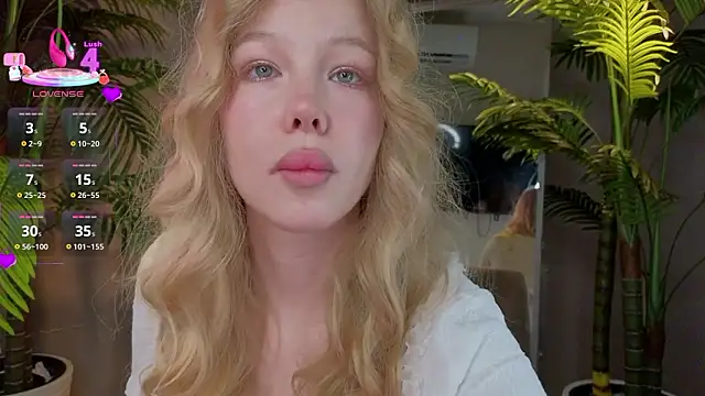 Snapshot of emilyshepar_d chatting on March 3, 3:57 am emilyshepar d online show from March 3, 3:57 am