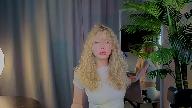 emilyshepar d online show from November 11, 2:39 am