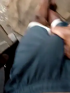 Snapshot of RAYI_Queen_4 chatting on December 5, 1:27 am RAYI Queen 4 online show from December 5, 1:27 am