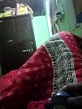 Snapshot of RAYI_Queen_4 chatting on October 28, 4:39 pm RAYI Queen 4 online show from October 28, 4:39 pm