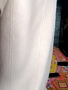 Snapshot of RAYI_Queen_4 chatting on September 28, 12:01 pm RAYI Queen 4 online show from September 28, 12:01 pm