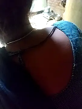 Snapshot of RAYI_Queen_4 chatting on October 29, 5:50 am RAYI Queen 4 online show from October 29, 5:50 am