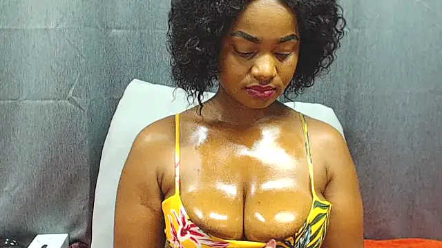 Snapshot of HornyEbony4u chatting on October 9, 4:18 pm HornyEbony4u online show from October 9, 4:18 pm