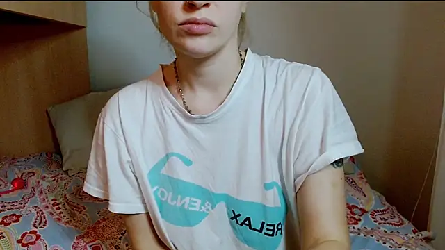 Snapshot of SatinQueen90 chatting on November 19, 6:24 am SatinQueen90 online show from November 19, 6:24 am