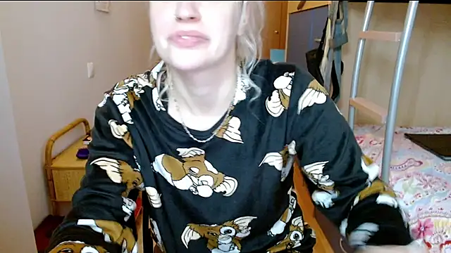 Snapshot of SatinQueen90 chatting on November 21, 8:35 am SatinQueen90 online show from November 21, 8:35 am