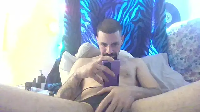 Snapshot of MartyTheSmarty chatting on February 13, 4:40 pm MartyTheSmarty online show from February 13, 4:40 pm