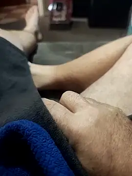 hubbyfun19 online show from April 12, 5:33 am