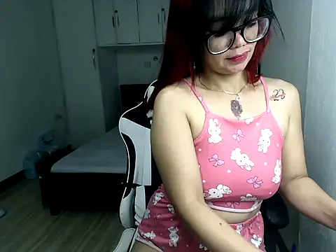 eattmebabyy online show from January 7, 11:59 am