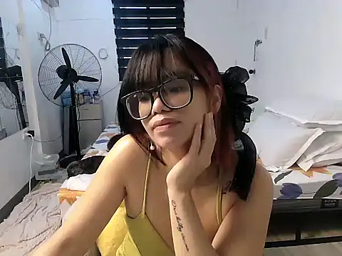 Snapshot of eattmebabyy chatting on July 10, 7:41 am eattmebabyy online show from July 10, 7:41 am
