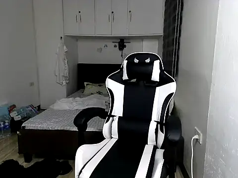 Snapshot of eattmebabyy chatting on November 30, 12:06 pm eattmebabyy online show from November 30, 12:06 pm