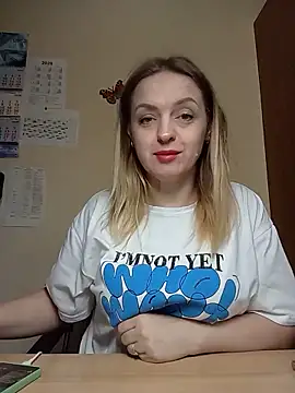 Snapshot of Ami_Foxy chatting on May 21, 5:16 am Ami Foxy online show from May 21, 5:16 am
