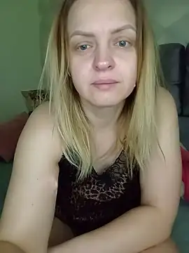 Snapshot of Ami_Foxy chatting on May 16, 5:28 am Ami Foxy online show from May 16, 5:28 am